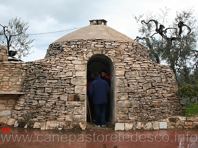 186.jpg - La segreteria nel trullo