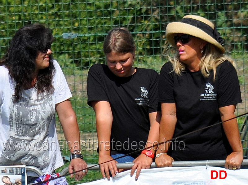 sas-in-rosa-07.jpg - Pubblico al femminile (con Liliane Benitz)