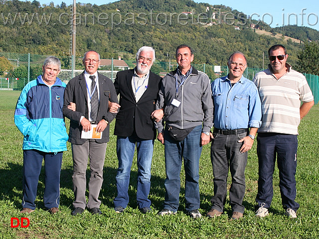 tracciatori-giudice-direttore-di-pista.jpg - Foto di gruppo per la sezione A: Da sinistra a destra: Enzo Prest (tracciatore), Roberto Procacciante (tracciatore), Alfeo Brisotto (giudice), Gianni Buttò (direttore delle piste), Daniele Peres (tracciatore), Michele Ganis (tracciatore)