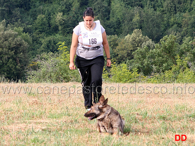 monica-mastropietro-con-viola-della-decima-mas-in-pista-04.jpg - Monica Mastropietro con Viola della Decima Mas in pista (IPO2)