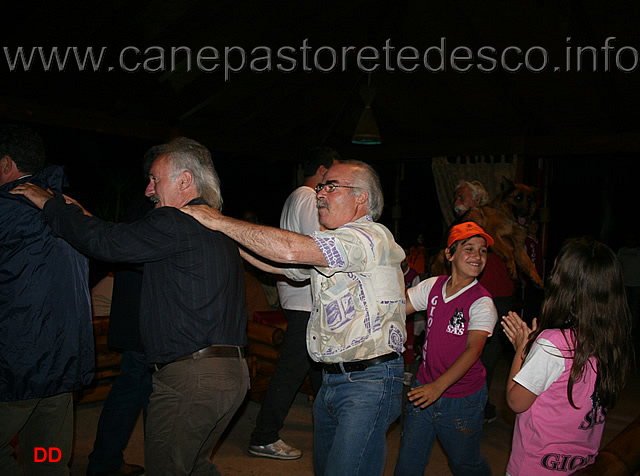 070.jpg - Ho visto cose che voi umani....il popolo SAS si scatena nelle danze
