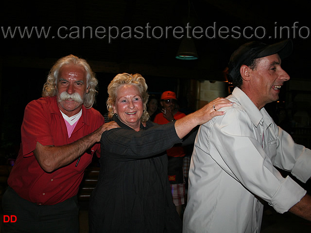 075.jpg - Ho visto cose che voi umani....il popolo SAS si scatena nelle danze