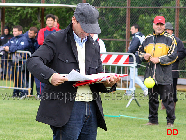 254.jpg - l'aspirante allievo giudice Olimpio Ciciriello al lavoro