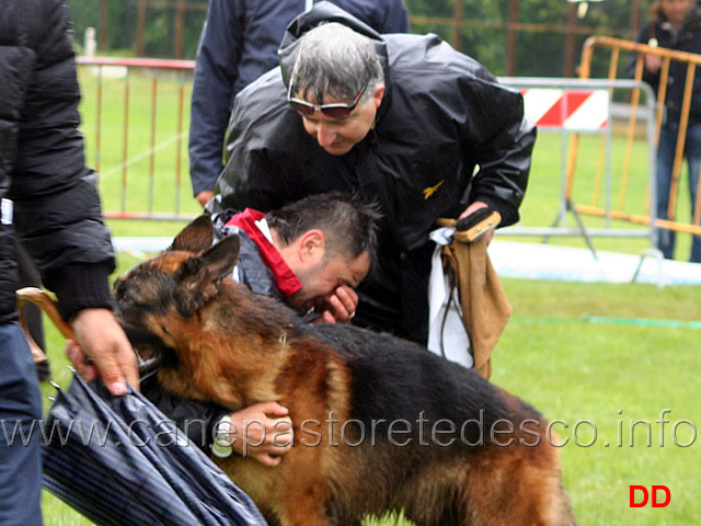 272.jpg - le lacrime di Michele Fortunato con il suo Eros a fine gara