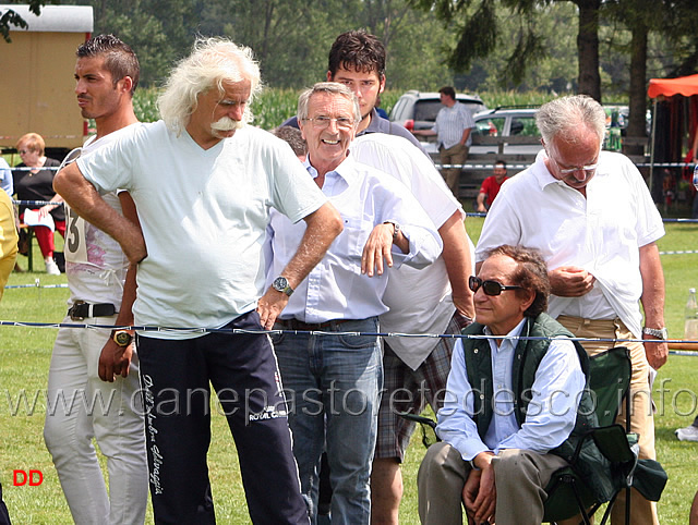 024.jpg - Espositori e giudici italiani in terra tedesca