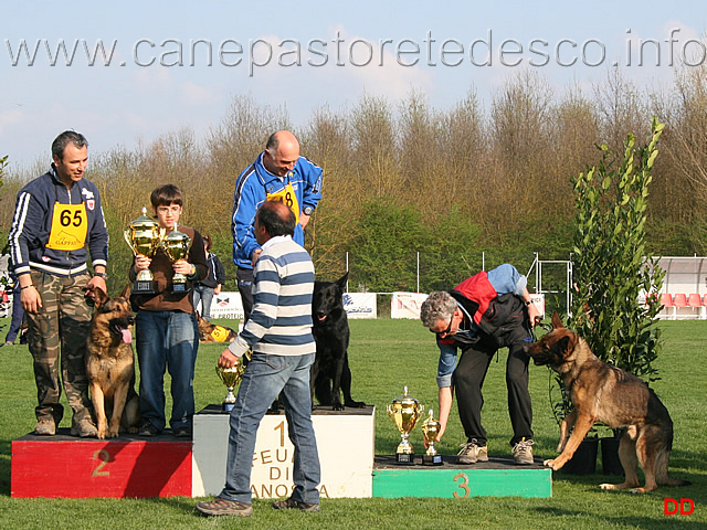 293.jpg - Valerio Buratti con Kim premiato per la miglior pista (99 Ecc) (ex aequo Savino Damato con Chock)
