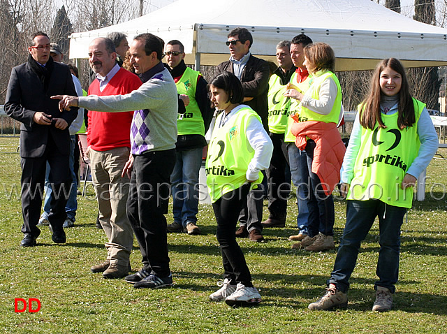 generazioni-a-confronto.jpg - Generazioni a confronto: Pino Lentini in ring con accanto la nipote Virginia.