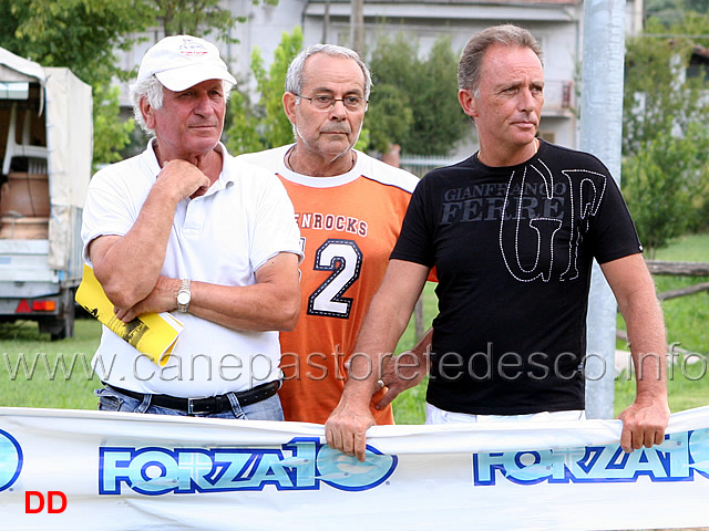 bordoring.jpg - Un uomo di fascino: Mario Macina (a sinistra nella foto)