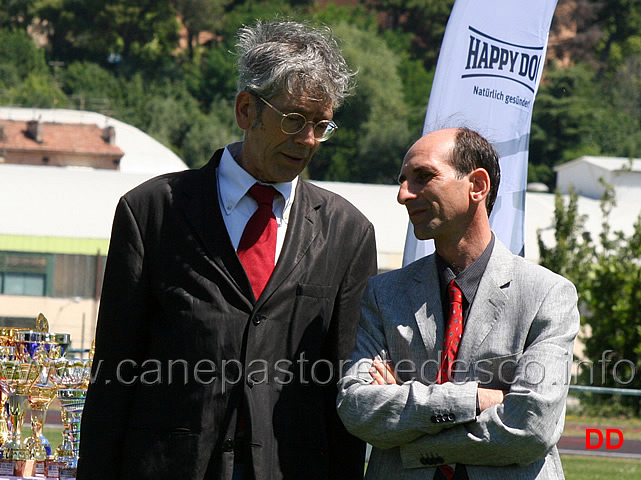 il-giudice-mauro-de-cillis-con-l-aspirante-allievo-giudice-olimpio-ciciriello.jpg - Il giudice Mauro De Cillis e l'aspirante allievo giudice Olimpio Ciciriello