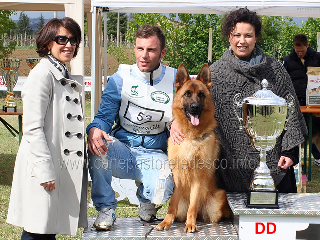 le-figlie-di-andreina-aglini-con-la-vincitrice-del-trofeo-bolla-del-rione-antico.jpg - Le figlie di Andreina Aglini con la vincitrice del Trofeo Bolla del Rione Antico 