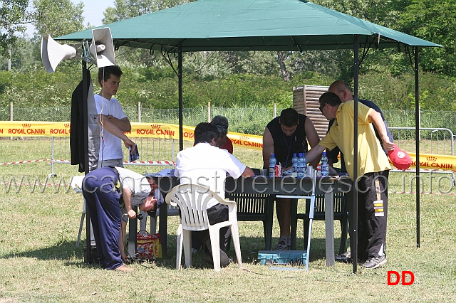 il-conduttore-del-primo-in-giovani.jpg - Il conduttore del primo in giovanissimi sotto il gazebo con il giudice Hans Peter Rieker