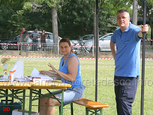 162.jpg - Efficentissimo staff di segreteria (Martina Vidulich) e servizio veterinario (Gianpaolo Milite)