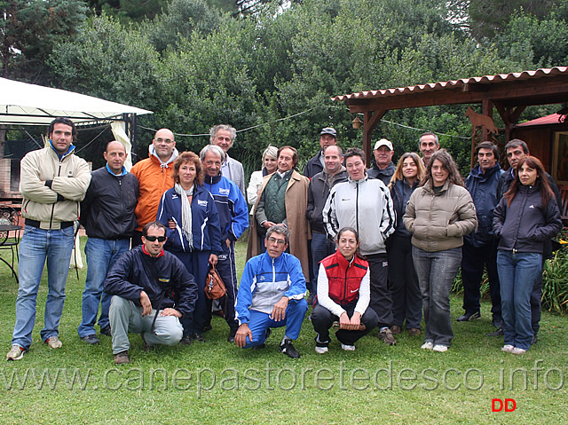 001.jpg - Foto di gruppo. Si festeggia il trentennale della SAS Sassari